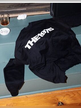 The 1975 Distressed Crewneck
